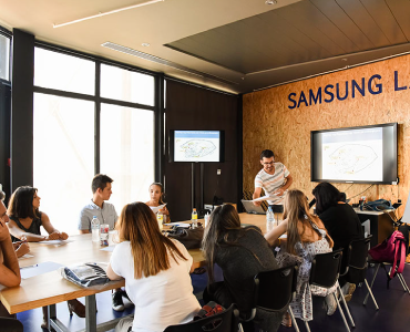samsung_375x300