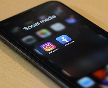 FACEBOOK + INSTAGRAM 370X300