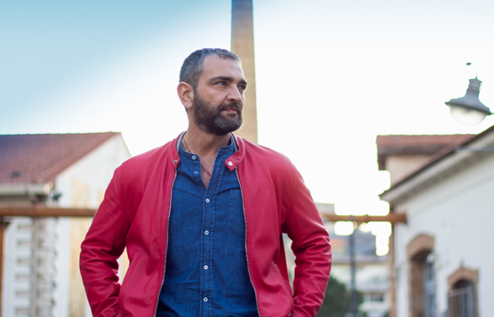 Ο Κωνσταντίνος Δέδες καλεί τους Αθηναίους να χαμογελάσουν